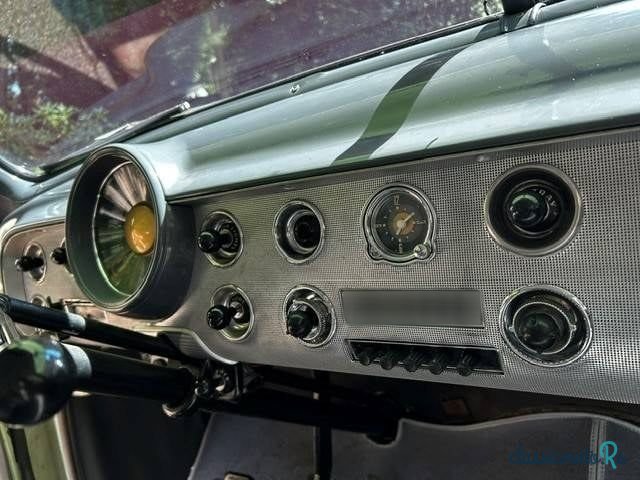 1951' Ford De Luxe photo #3