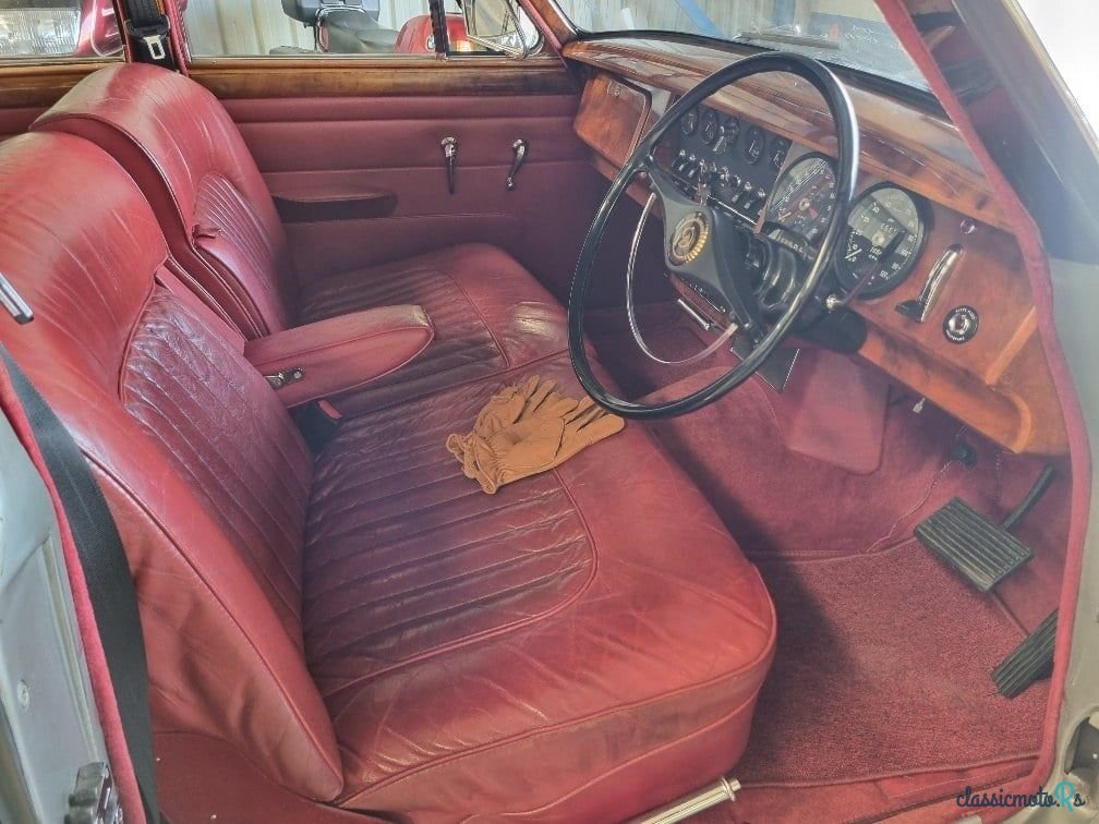 1967' Daimler 250 V8 photo #6