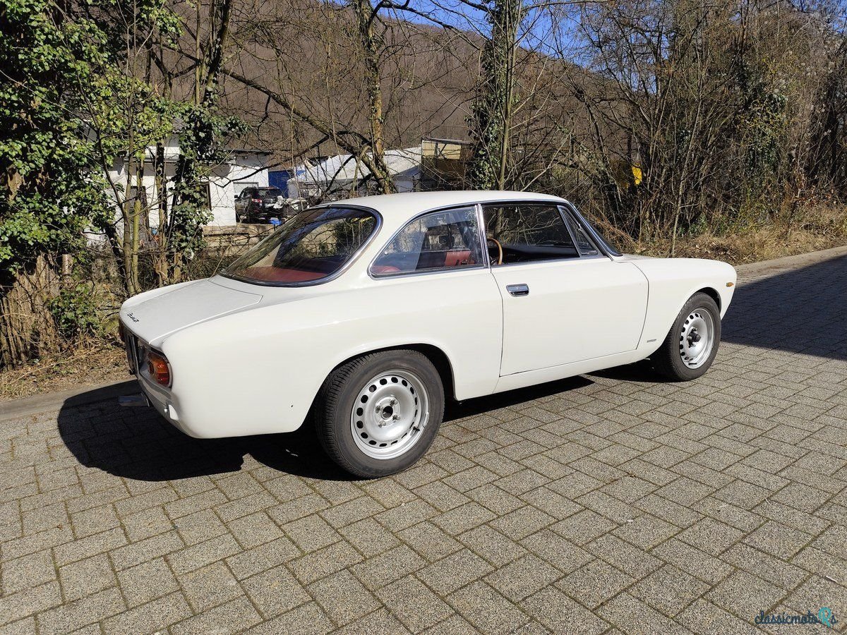 1968' Alfa Romeo GT photo #4