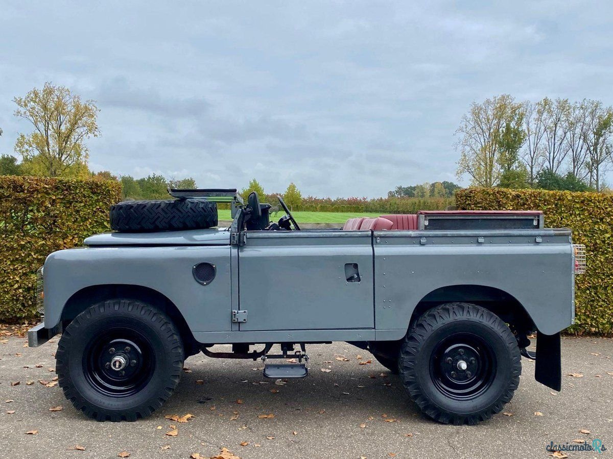 1976' Land Rover Series III photo #1