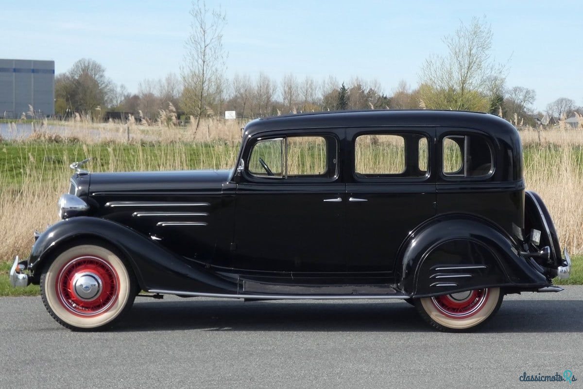 1935' Chevrolet Sedan photo #1