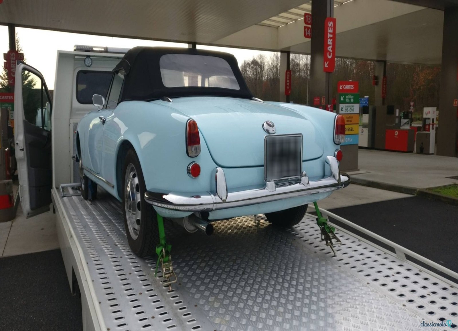 1961' Alfa Romeo Giulietta Spider Veloce photo #3