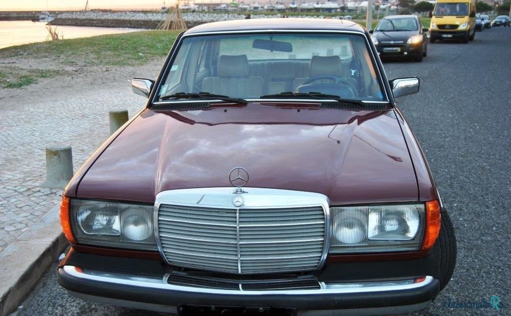 1983' Mercedes-Benz W123 photo #1