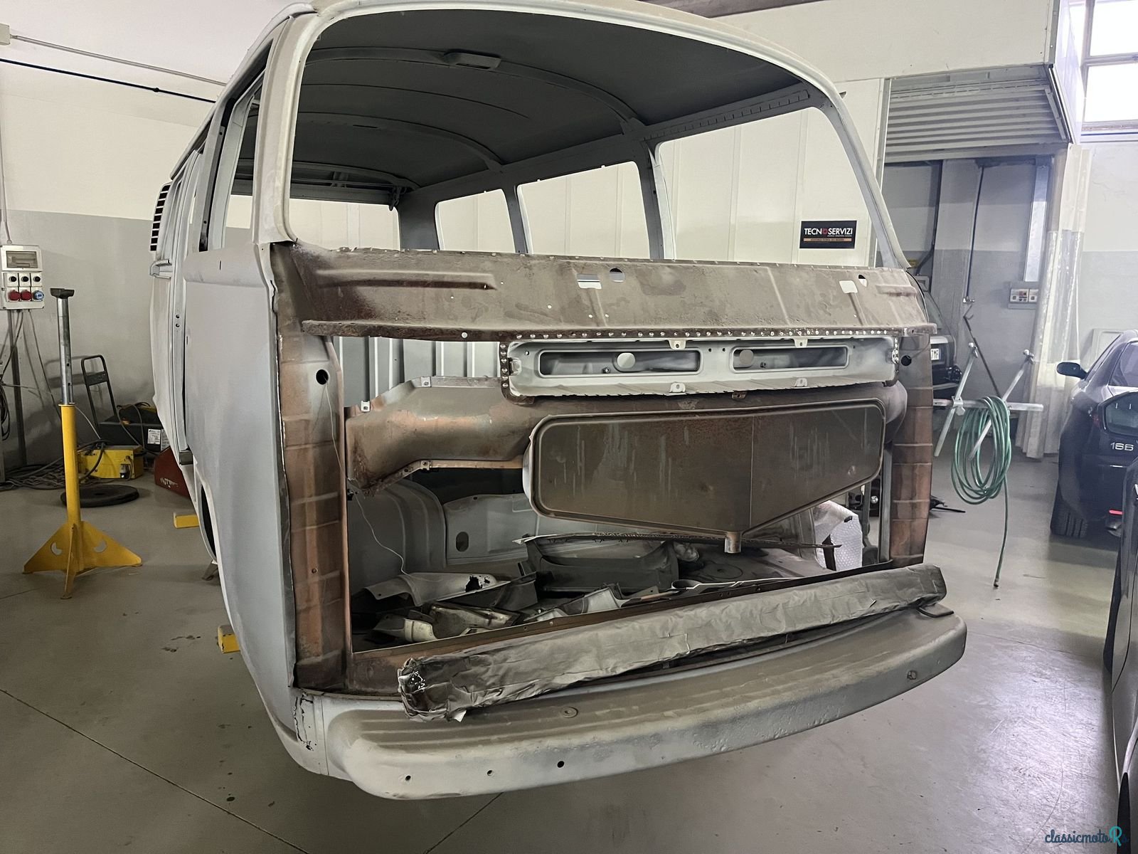 1975' Volkswagen Camper photo #2