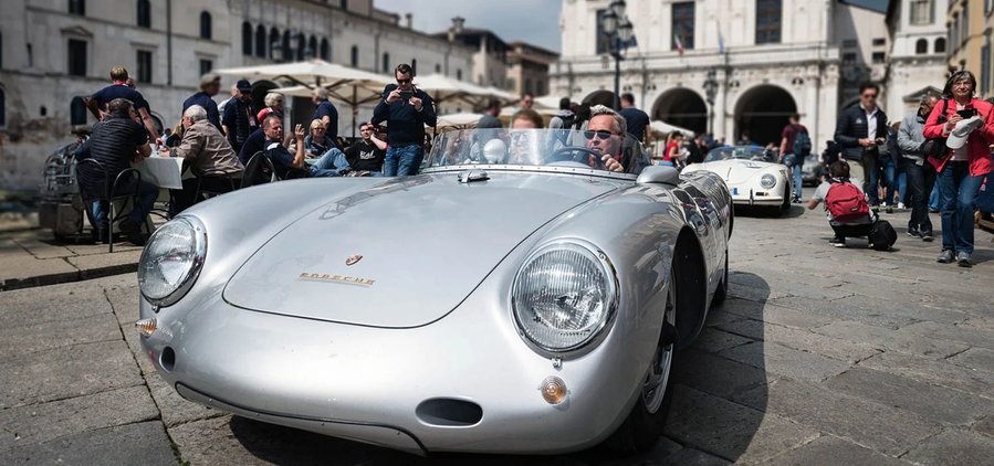 Faux papiers, fausses voitures : la gigantesque arnaque des répliques qui secoue le marché