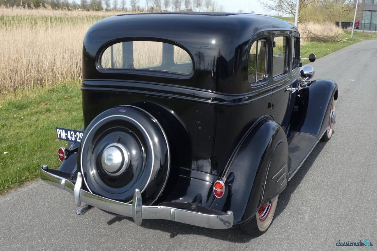 1935' Chevrolet Sedan photo #5