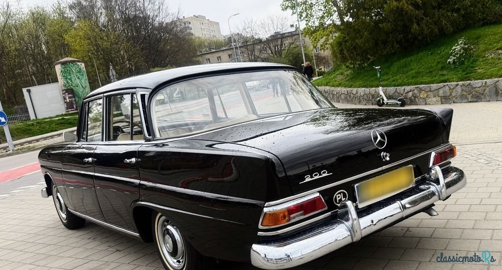 1966' Mercedes-Benz 200 W110 photo #4