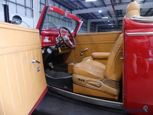 1939' Ford Deluxe photo #2