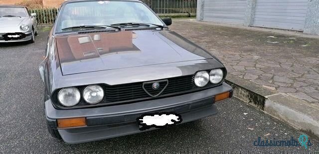 1982' Alfa Romeo Alfetta photo #2