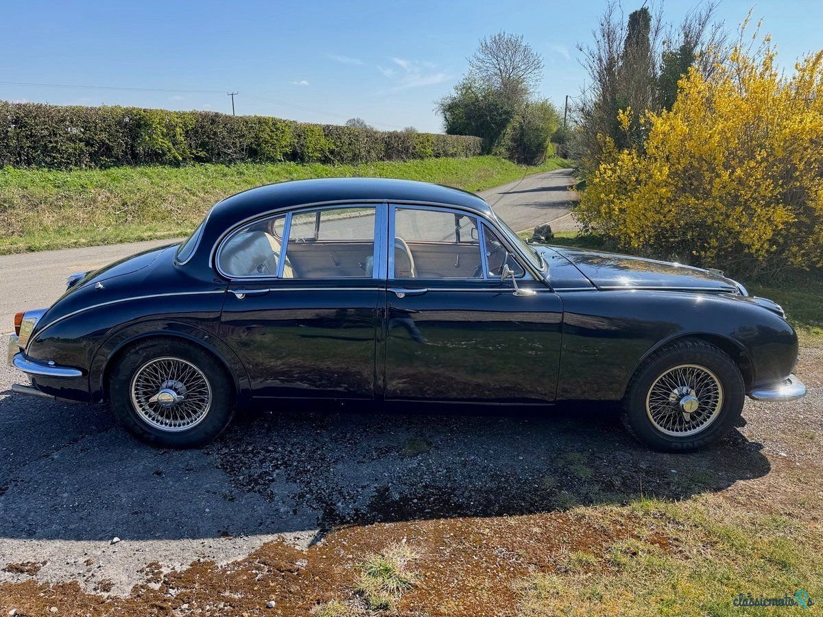 1969' Daimler 250 V8 photo #2