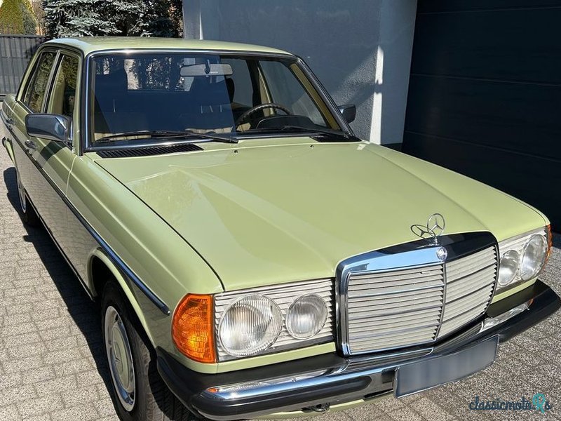1978' Mercedes-Benz W123 photo #3