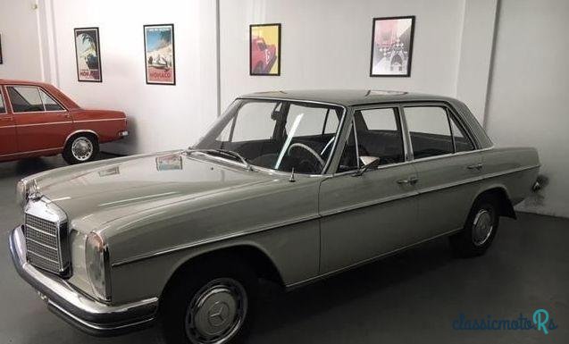 1969' Mercedes-Benz 250 W114 photo #1