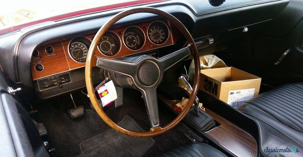 1970' Dodge Challenger photo #2