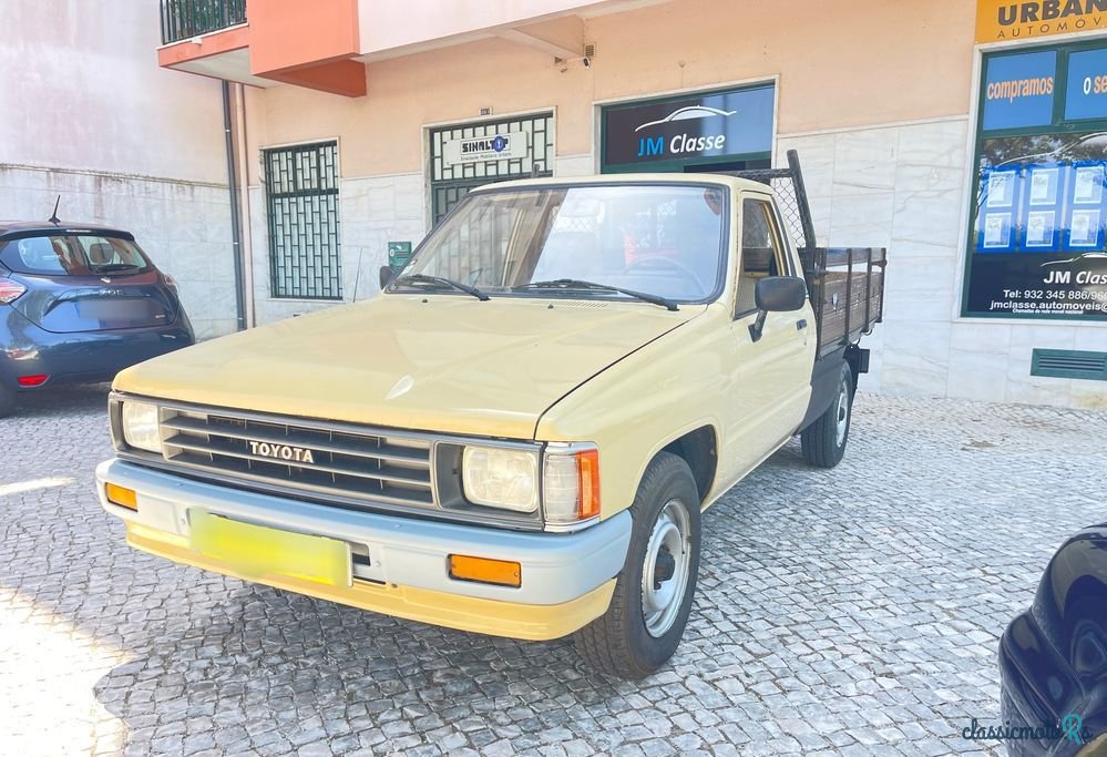1988' Toyota Hilux photo #3