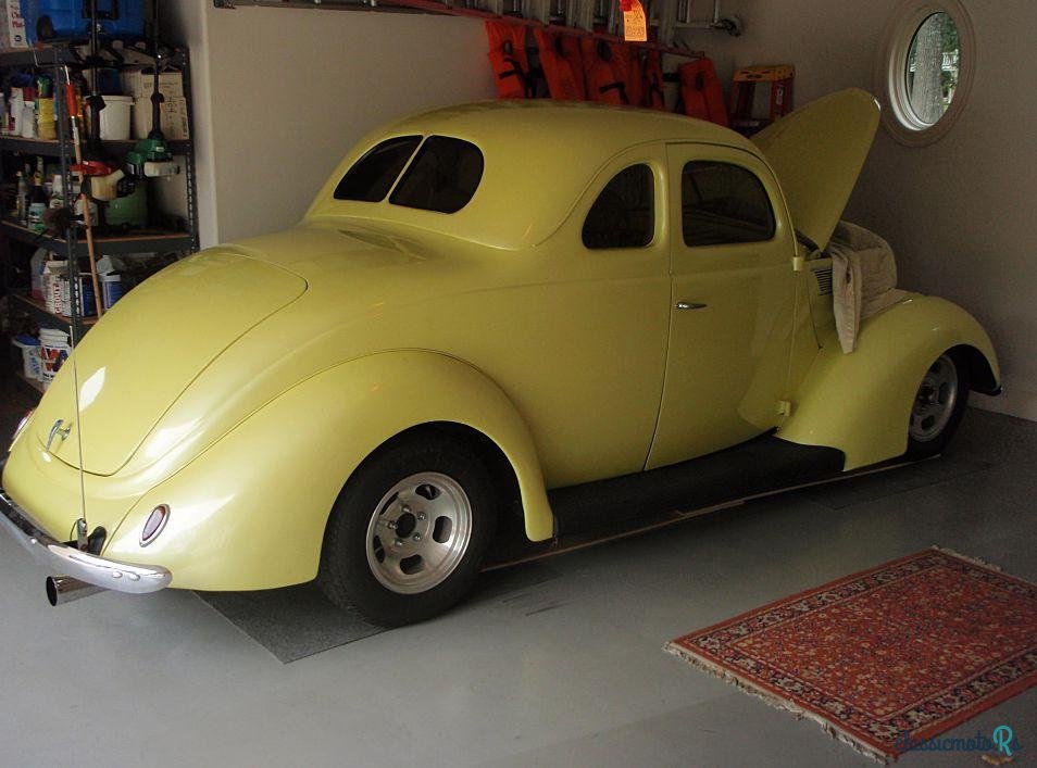 1937' Ford Custom photo #4