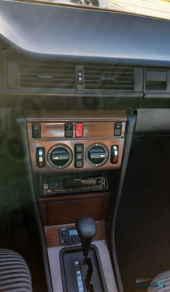 1989' Mercedes-Benz 300 D Turbo photo #3