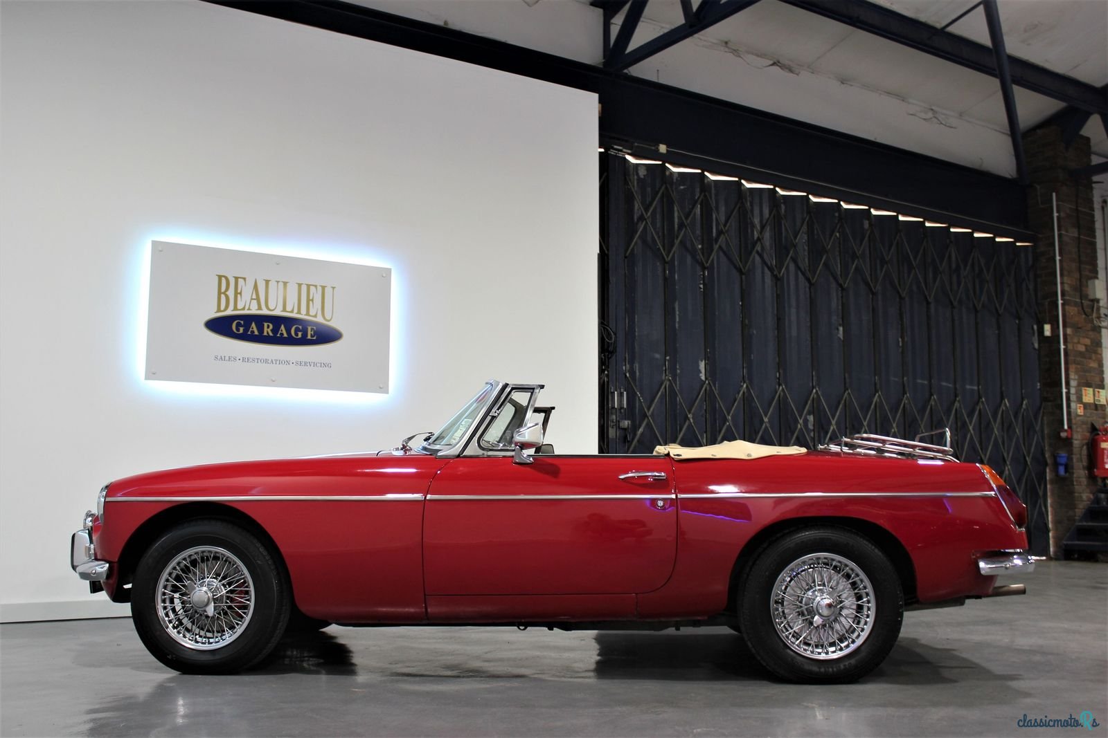 1973' MG B Roadster photo #4