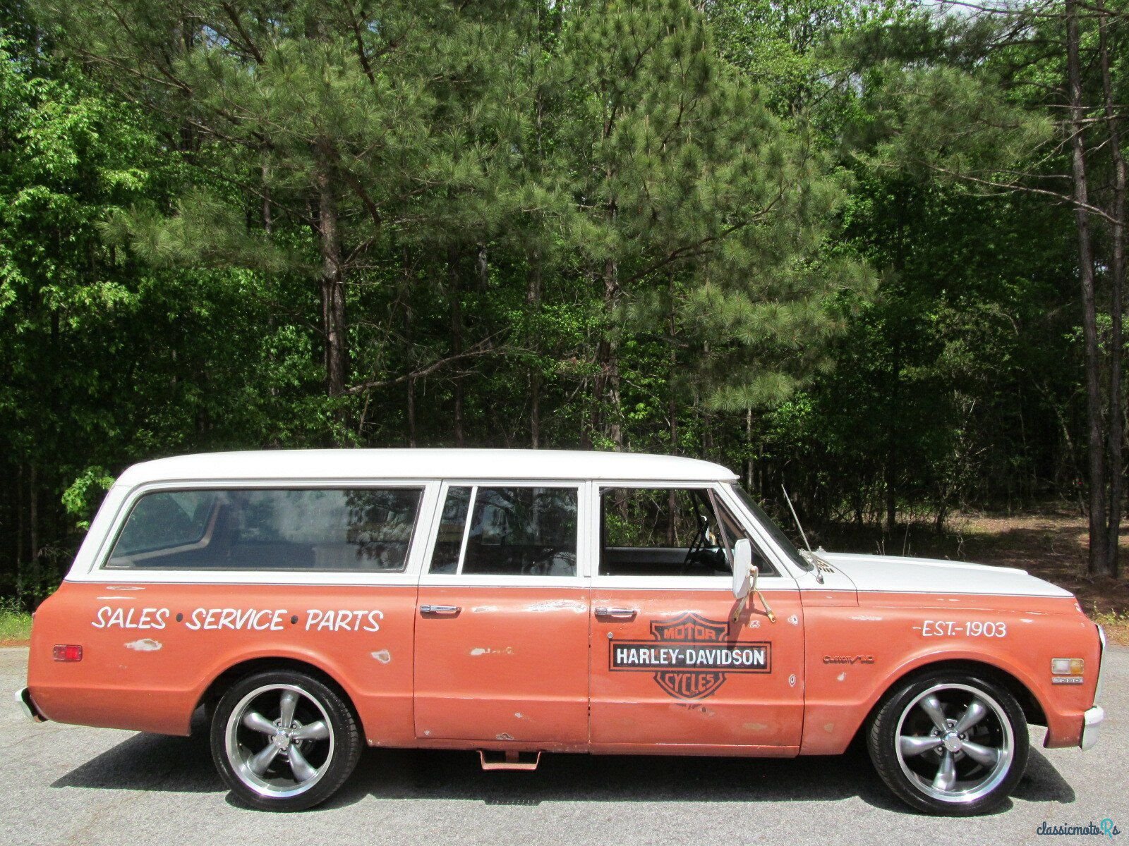 1972' Chevrolet Suburban photo #1