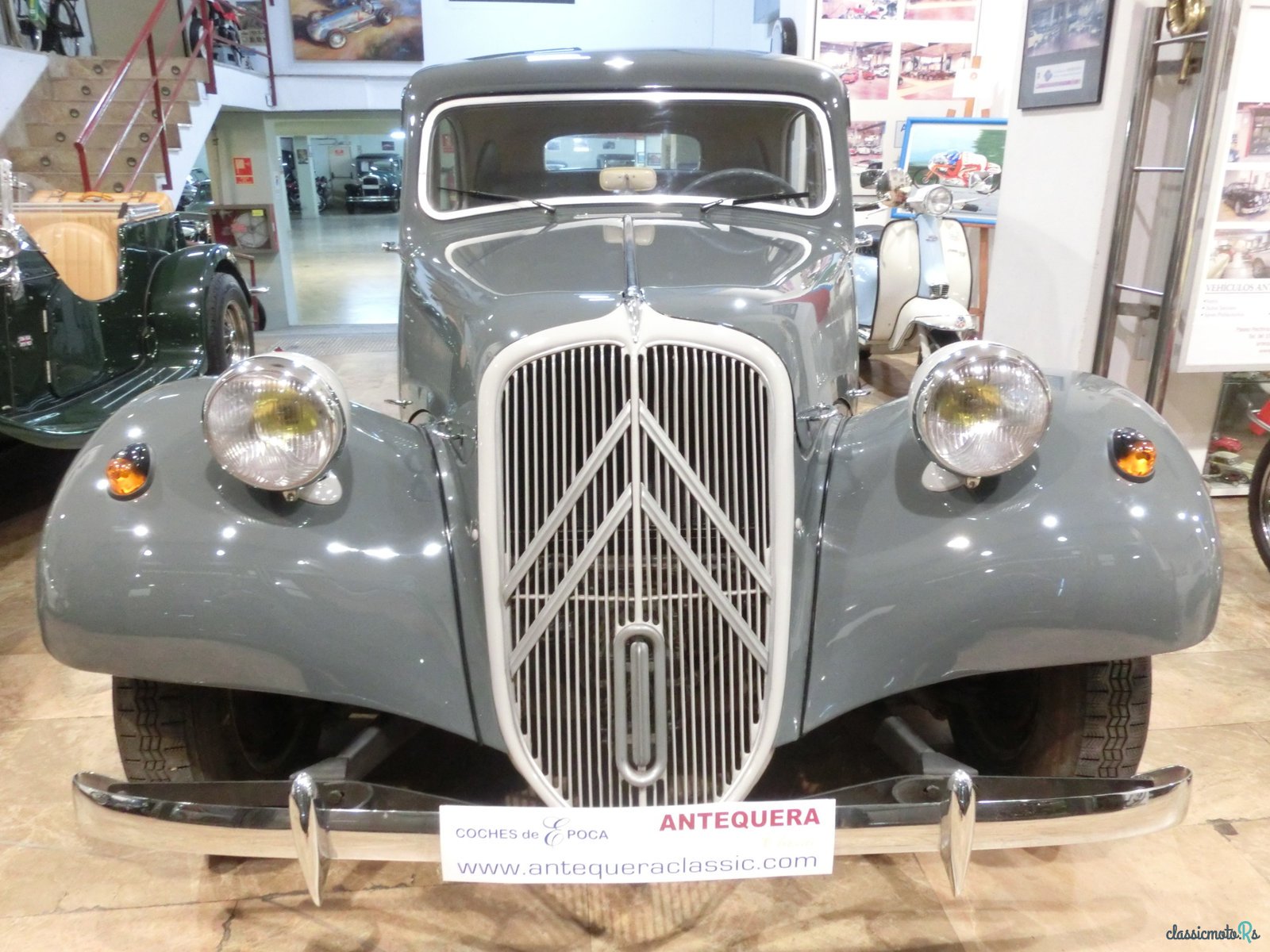 1954' Citroen Traction Avant 11 B photo #3