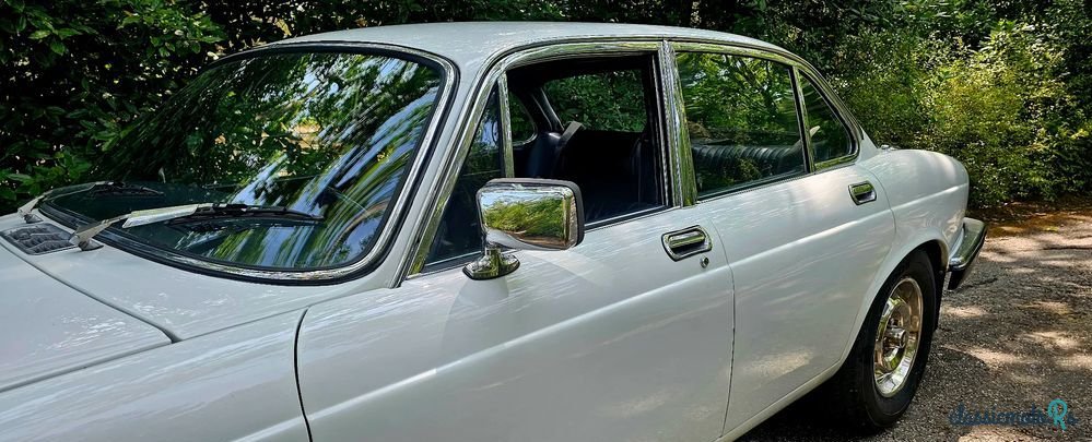1975' Jaguar XJ photo #6