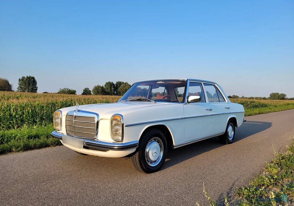 1975' Mercedes-Benz 200 W115 photo #1