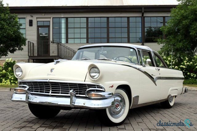1956' Ford Fairlane photo #3