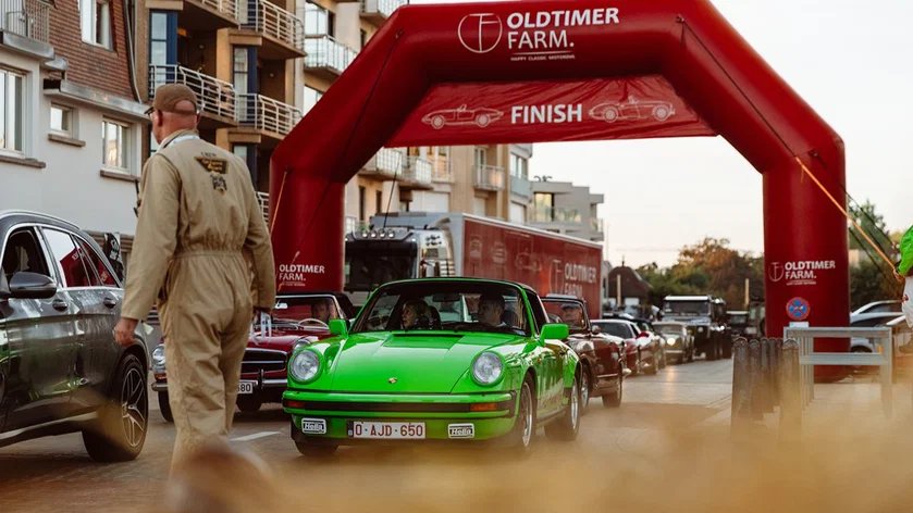 DePanne4Cars : voitures anciennes, GT et Defender en bord de mer