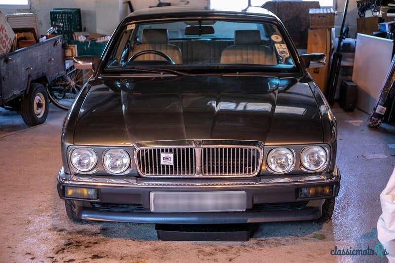 1990' Jaguar XJ photo #4
