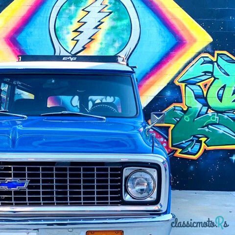 1972' Chevrolet Suburban photo #2