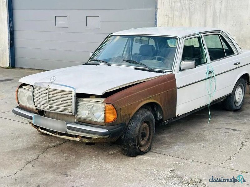 1981' Mercedes-Benz 240 photo #1