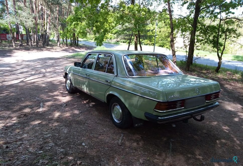1979' Mercedes-Benz W123 photo #4