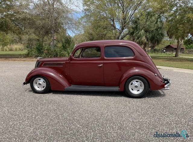 1937' Ford photo #2