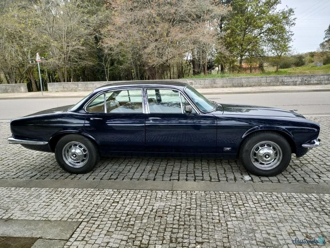1974' Jaguar XJ photo #4
