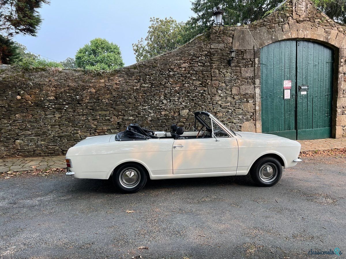 1967' Ford Cortina photo #1