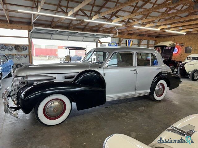 1940' Cadillac Fleetwood photo #2