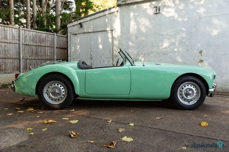 1958' MG MGA Twin Cam Roadster photo #5