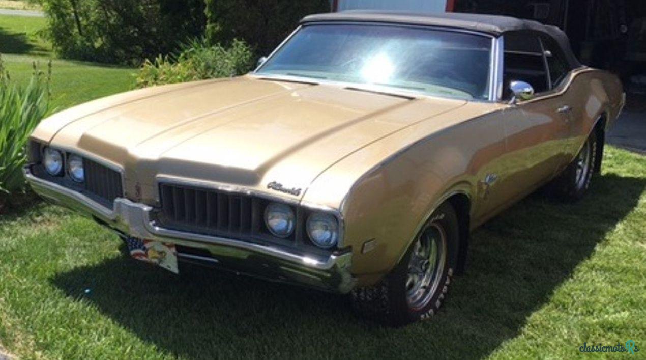 1969' Oldsmobile Cutlass Supreme photo #2