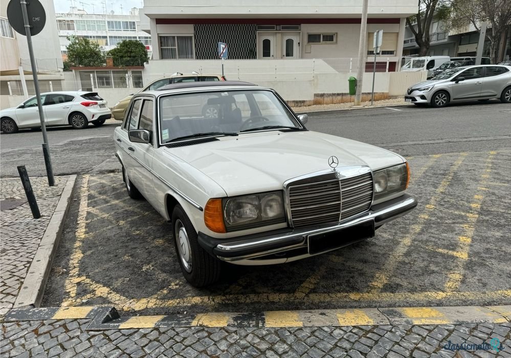 1976' Mercedes-Benz 200 photo #1