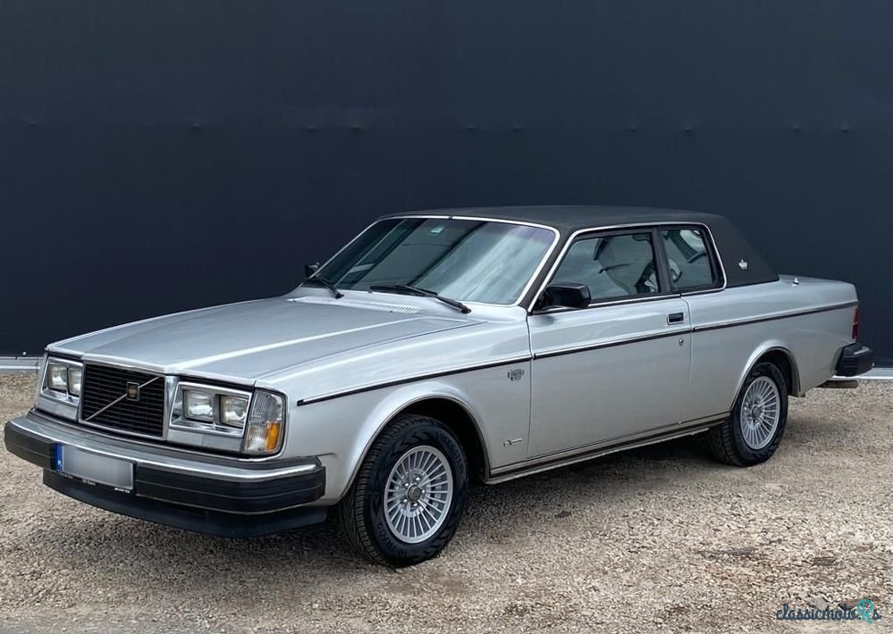 1979' Volvo 262 photo #2