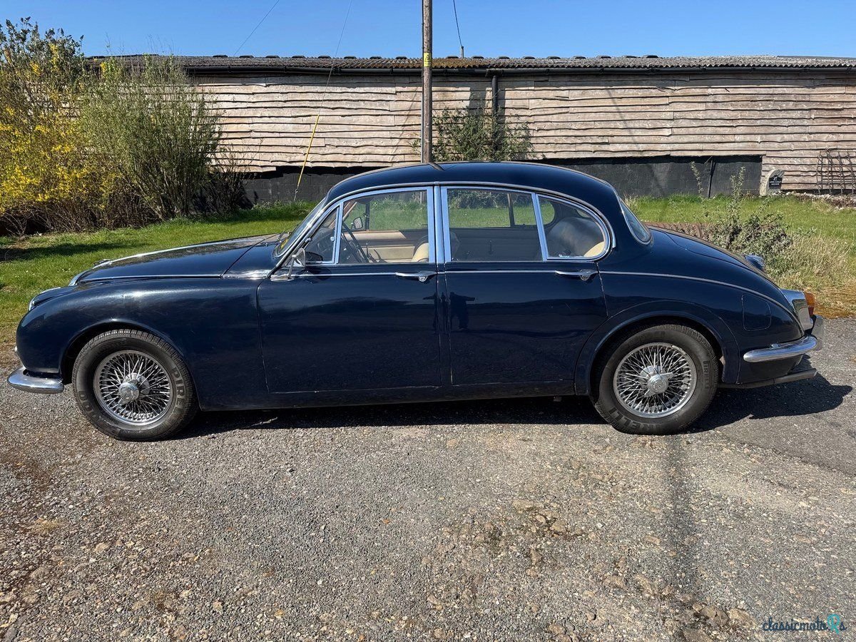 1969' Daimler 250 V8 photo #4