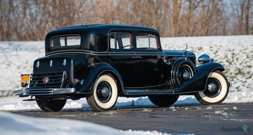 1933' Cadillac V-12 Town Sedan photo #4
