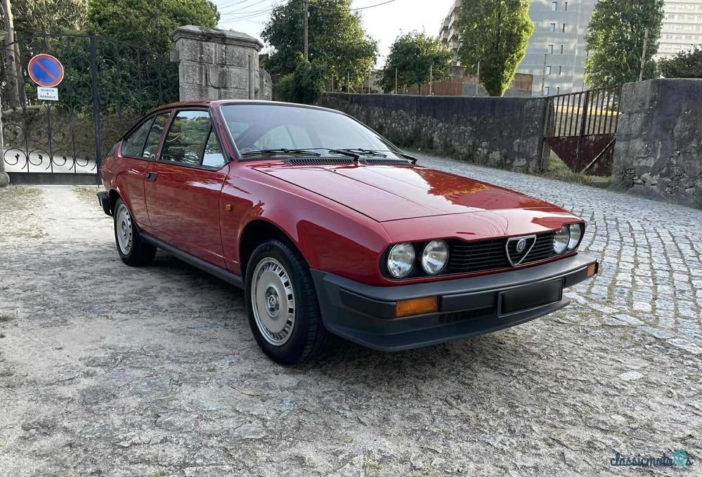 1982' Alfa Romeo GTV photo #3