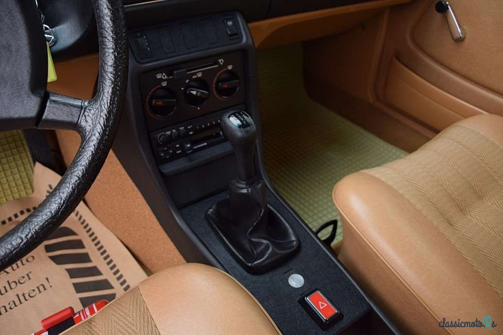 1980' Mercedes-Benz 200 W123 photo #6