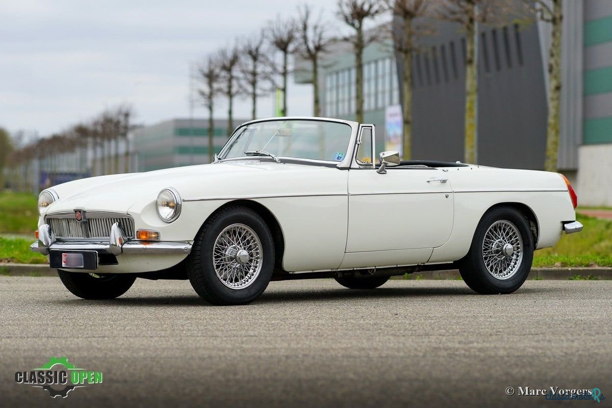 1970' MG MGB photo #1