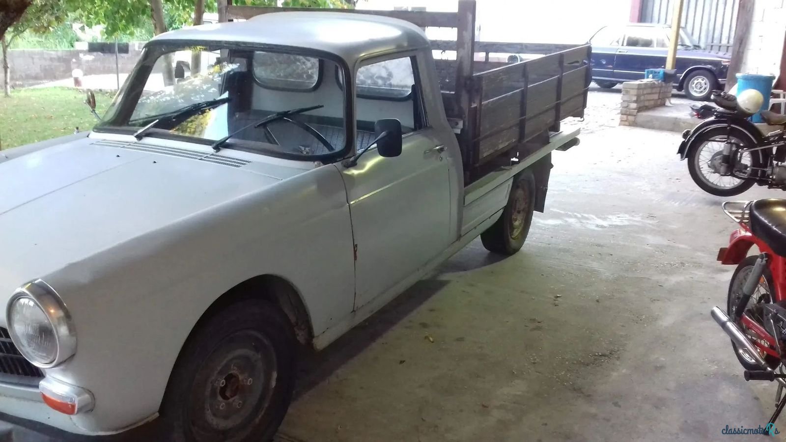 1975' Peugeot 404 photo #2