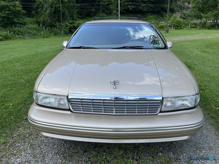 1994' Chevrolet Caprice photo #2