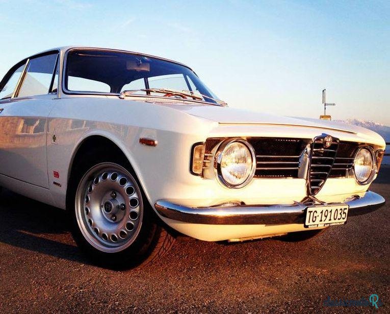 1967' Alfa Romeo Giulia Sprint GT photo #4