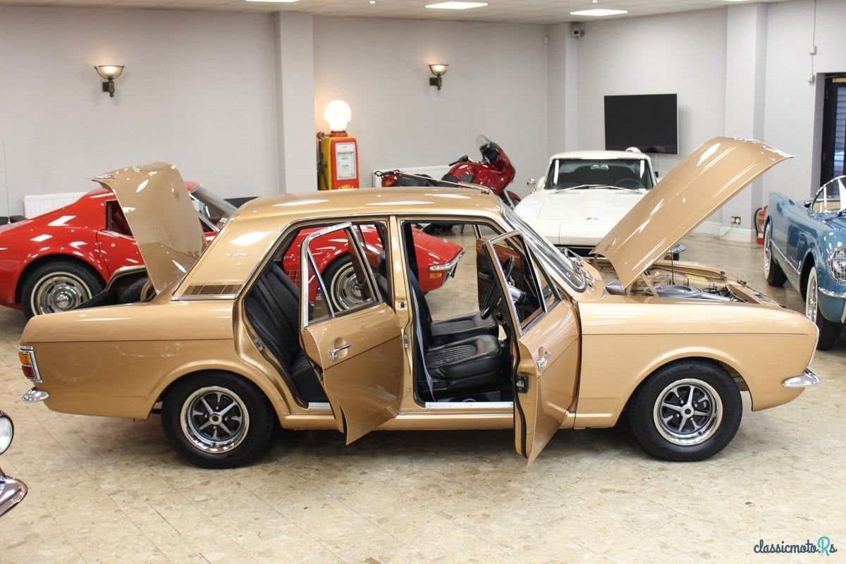 1970' Ford Cortina photo #3