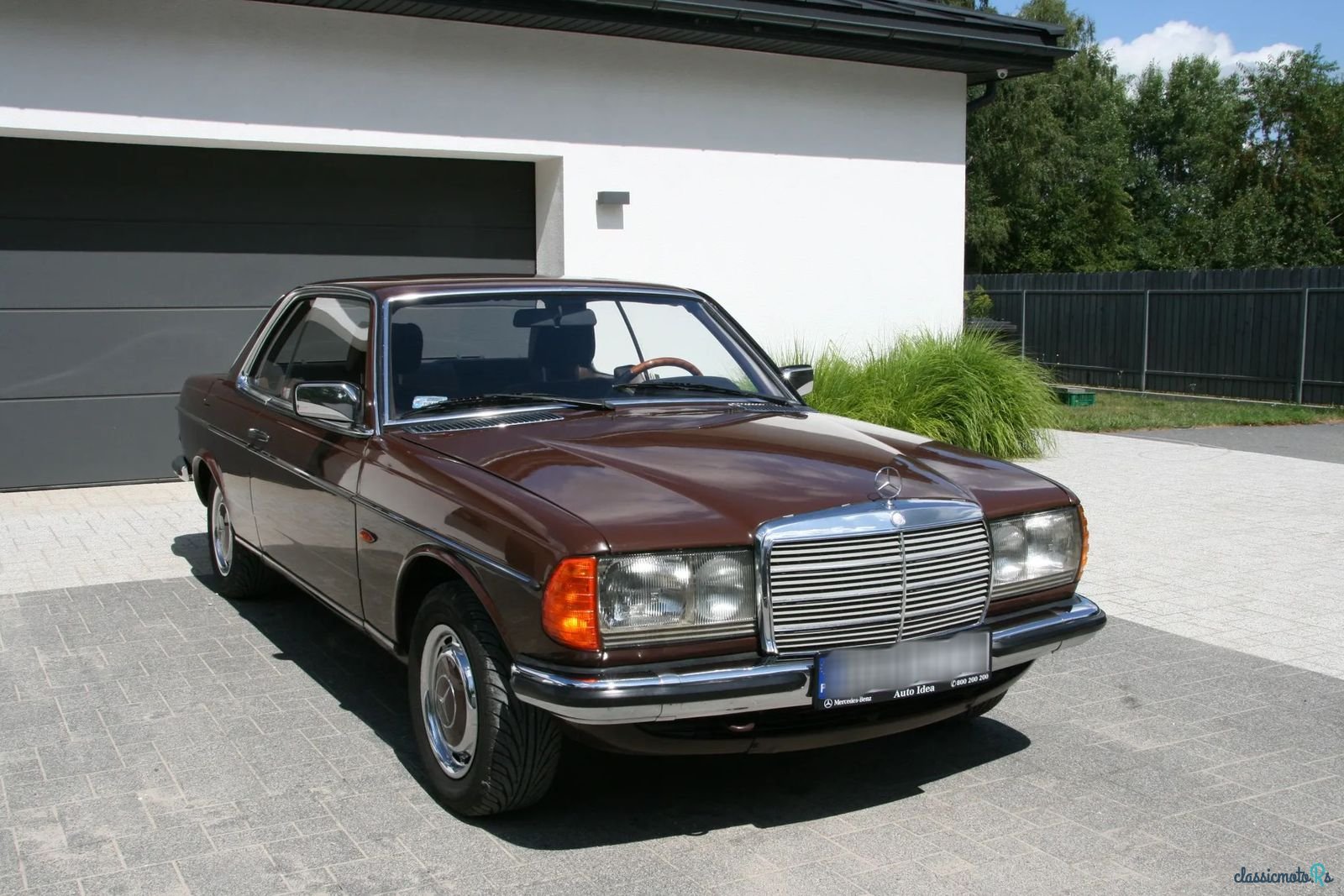 1979' Mercedes-Benz W123 photo #2