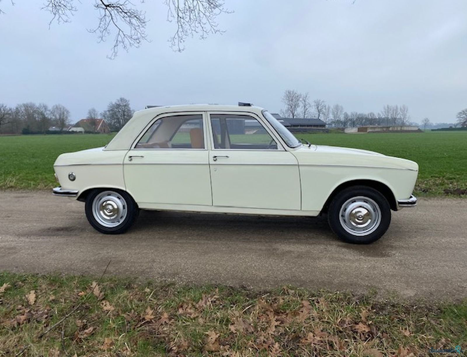 1974' Peugeot 204 Berline photo #6